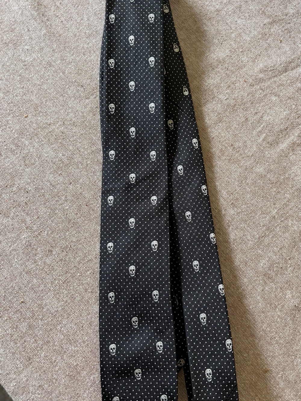 Alexander McQueen Black Tie with White Skull Pattern